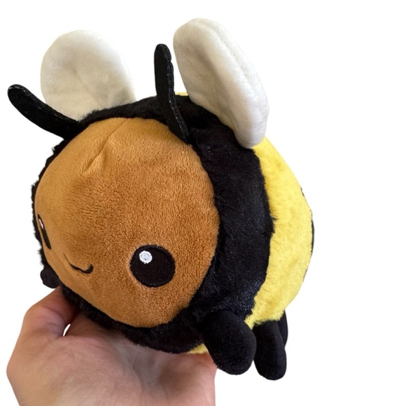 Squishable Snugglemi Snackers Fuzzy Bumblebee Soft Toy - Picture 2 of 4